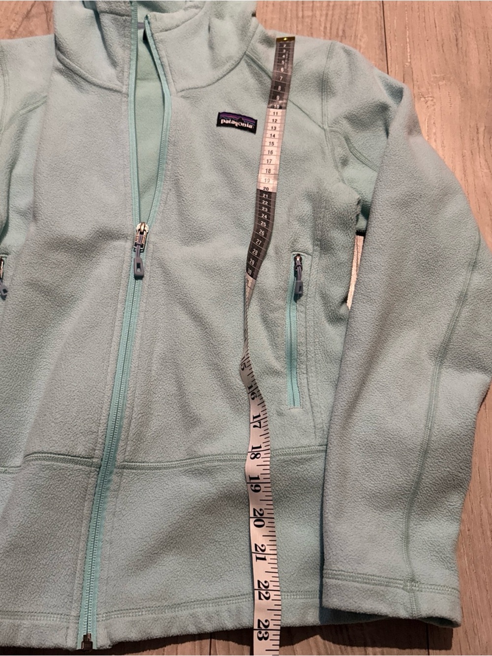 Patagonia Women’s Light Mint Fleece Hoodie Jacket - Picture 6 of 7